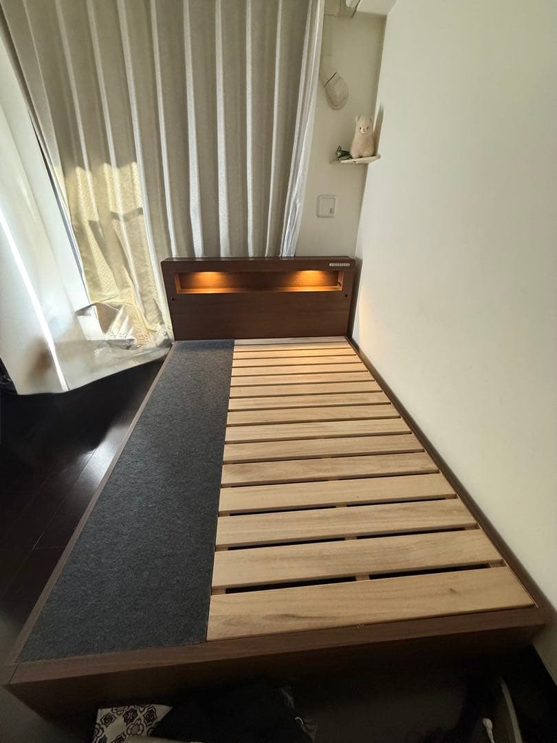 シモンズ収納豊富なダブルベッドフレーム 照明付き(希望であればマットつけます)