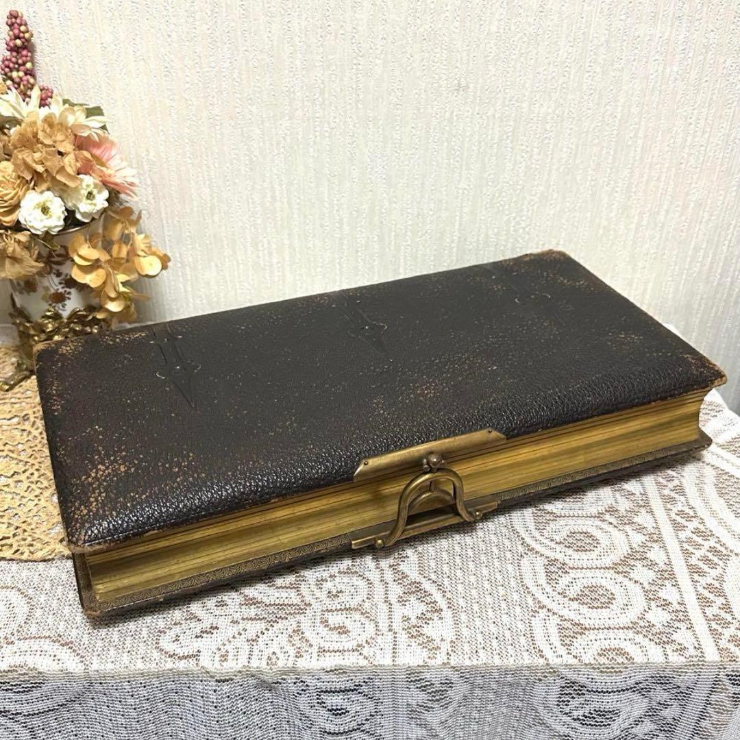 イギリスアンティーク　レザー張り　アルバム　留め具あり