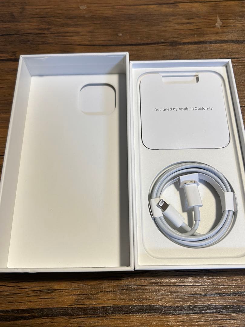 Apple iPhone 14ホワイト SIMフリー　裏面ひび割れあり