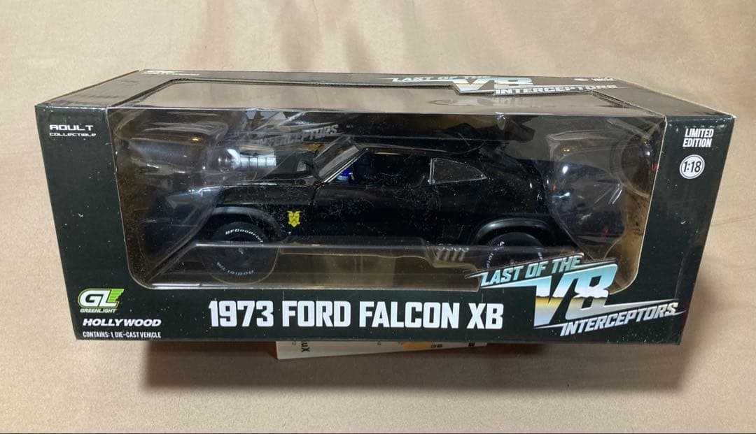 1/18　マッドマックス　V8インターセプター　グリーンライト　①