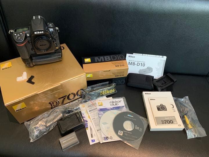 ニコン D700 ボディ と各種添付 【美品】【付属品付き】