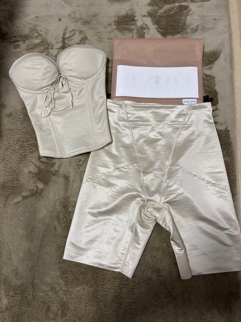 mirror mirror ミラーミラー　ブライダルインナー　ビスチェ　ガードル