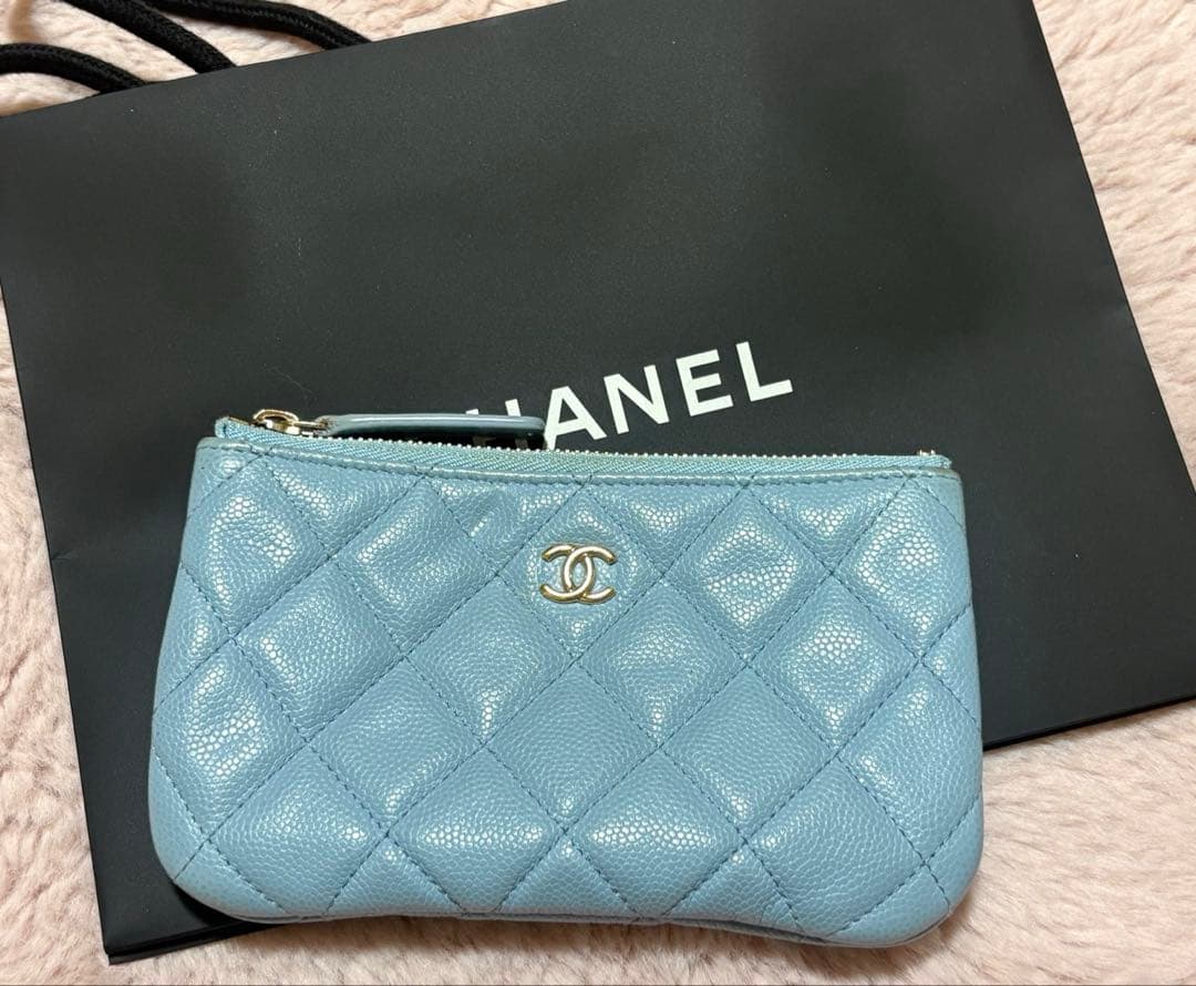 CHANEL ライトブルー ケース