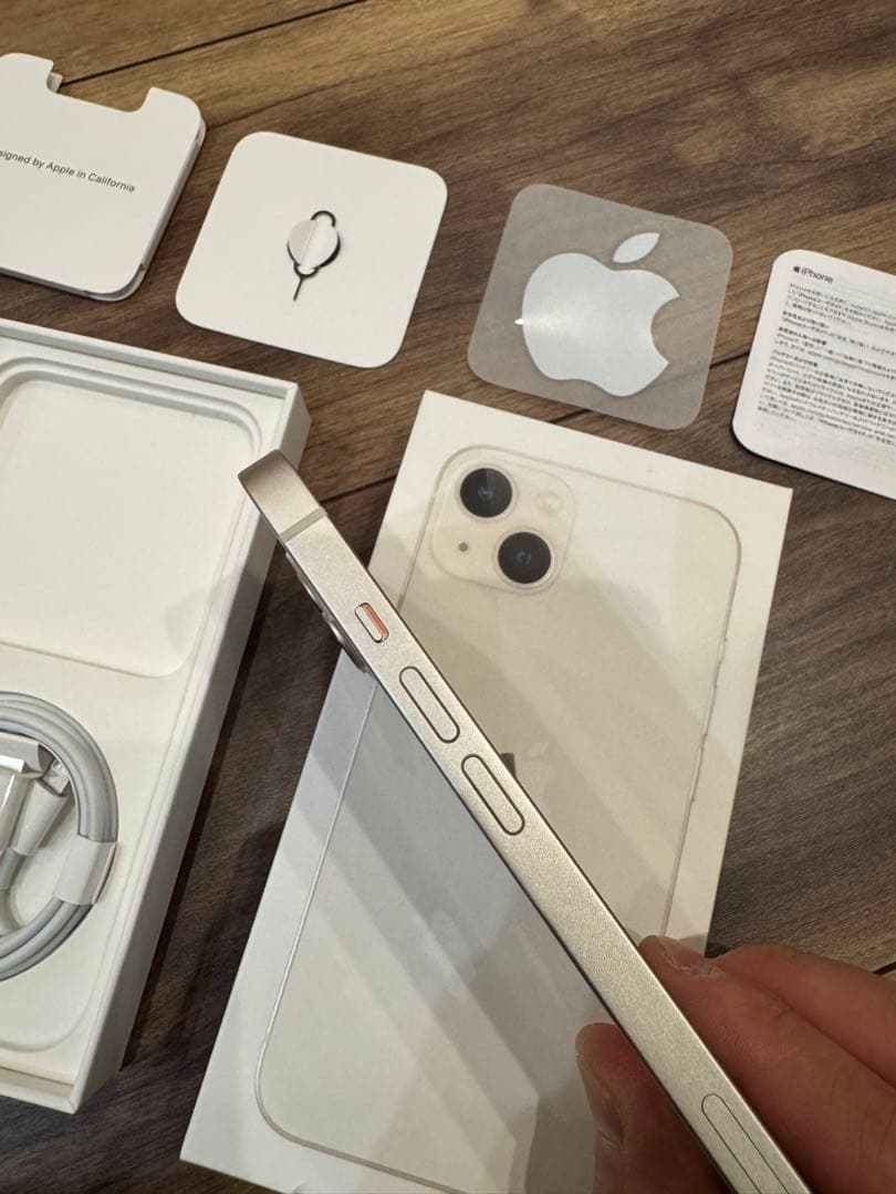 Apple iPhone 13 スターライト本体　256GB SIMフリー