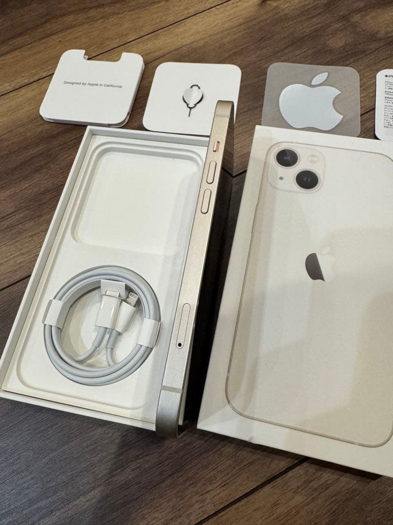 Apple iPhone 13 スターライト本体　256GB SIMフリー