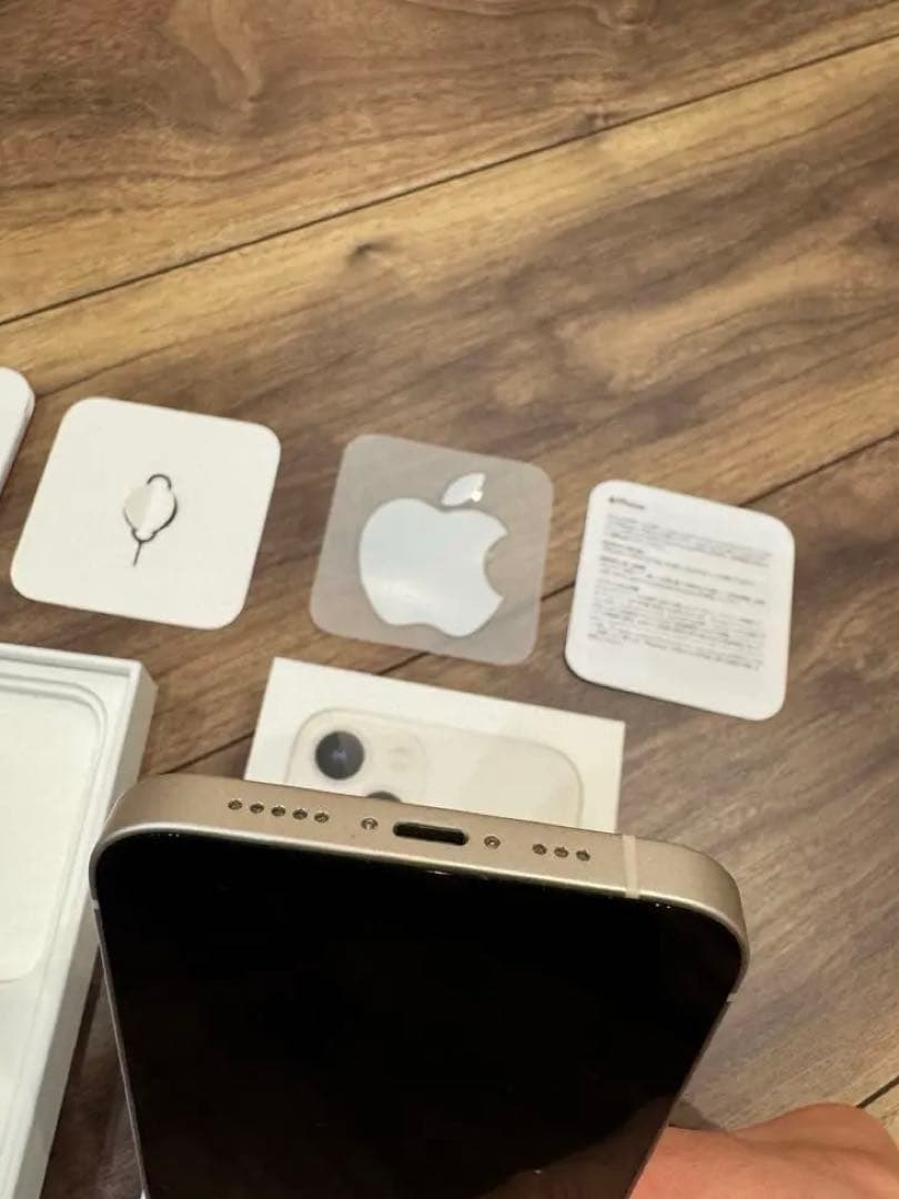 Apple iPhone 13 スターライト本体　256GB SIMフリー