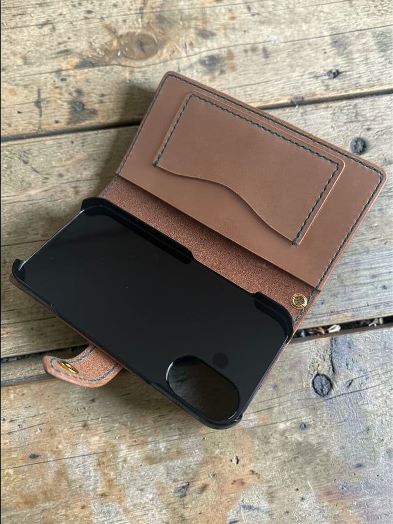 iPhone16用 手帳型ケース　 レザーカービング　オーシャンブルー