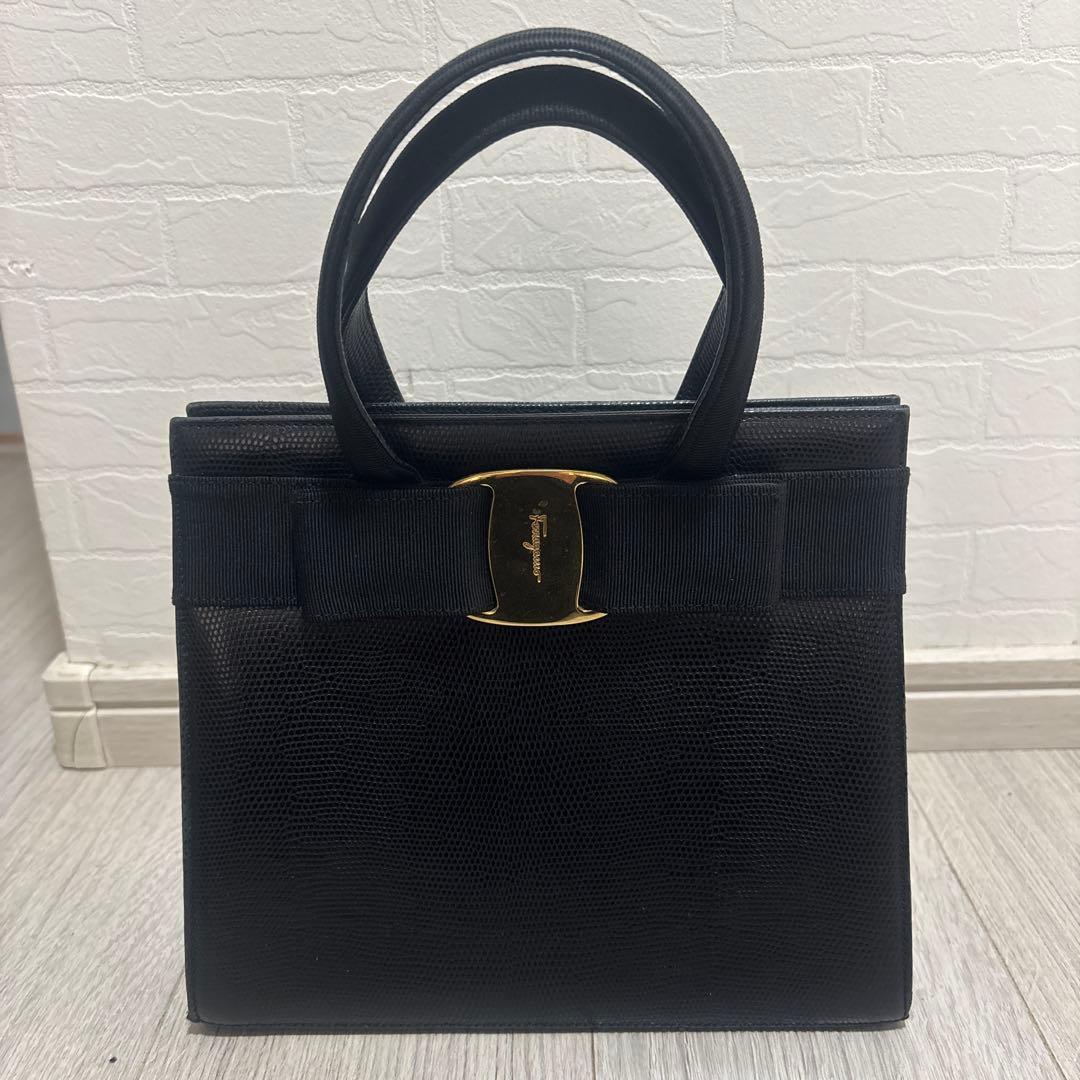美品フェラガモ ヴァラリボンハンドバッグ 2WAYFerragamo