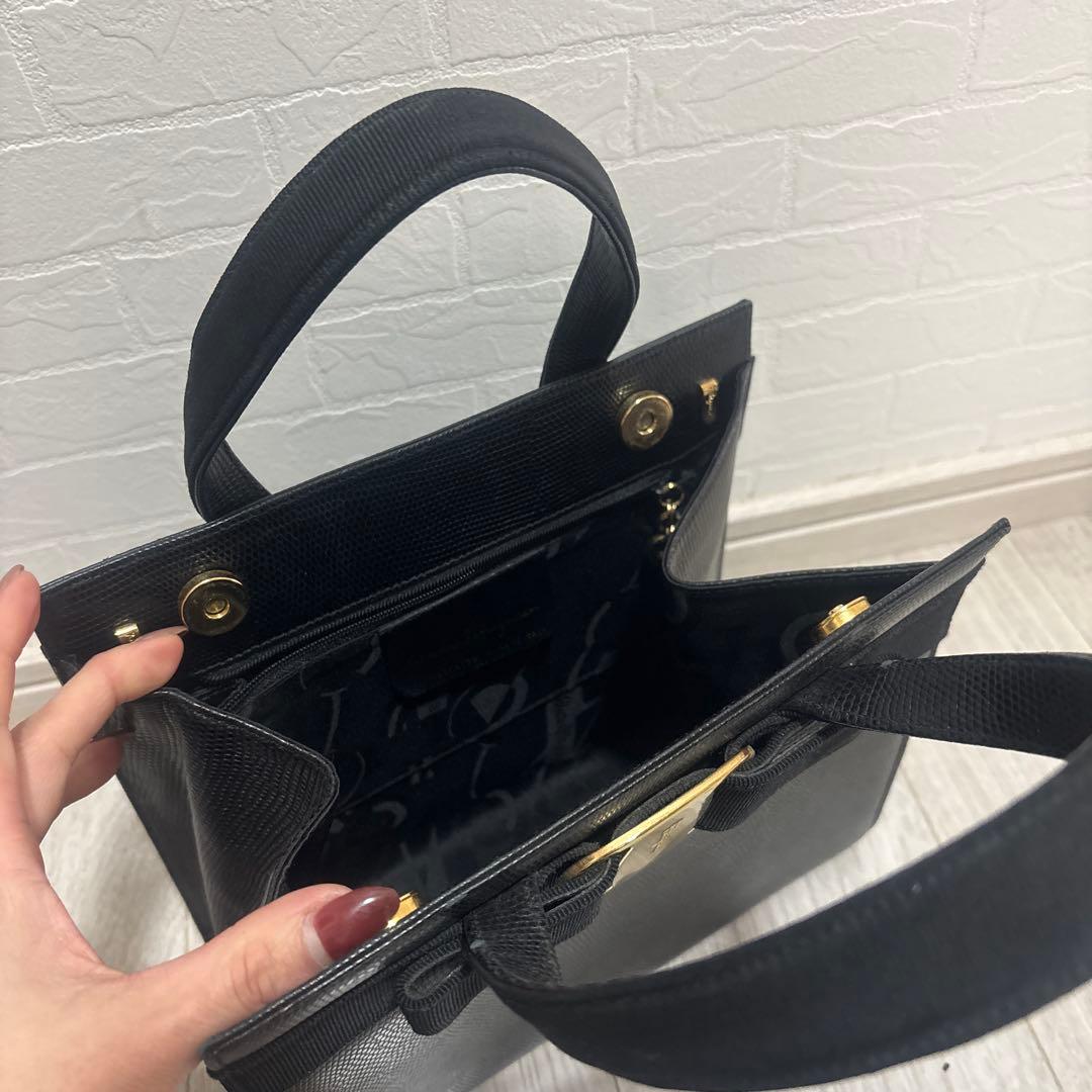 美品フェラガモ ヴァラリボンハンドバッグ 2WAYFerragamo