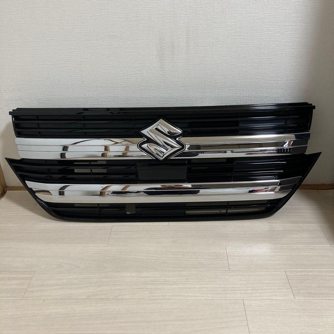 新型 スペーシア カスタム　純正フロントグリル　(新車外し)