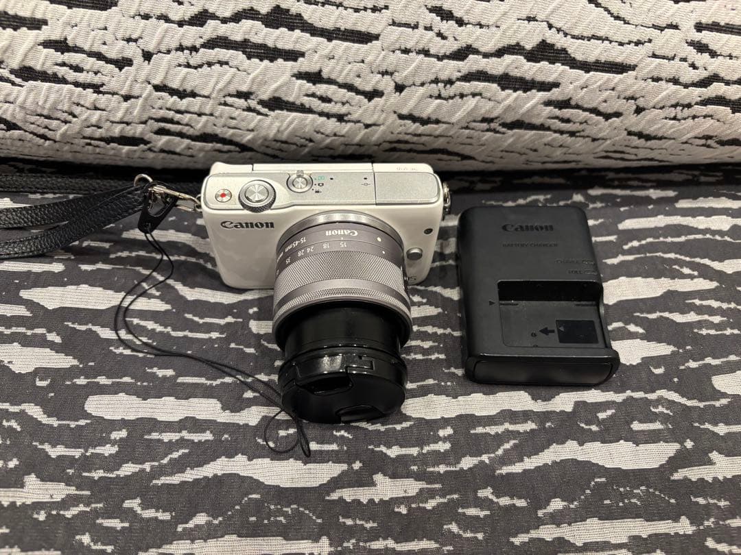 Canon M10 ミラーレス一眼 ホワイト 本体 バッテリー付き
