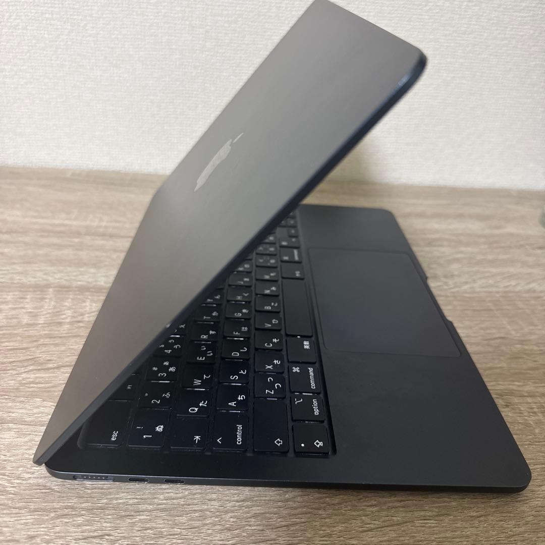 MacBook Air m2 ミッドナイト　まだまだ使用できます。