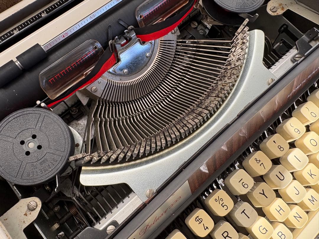 タイプライター（ブラザー製）Deluxe333 黒赤2色インクリボン付