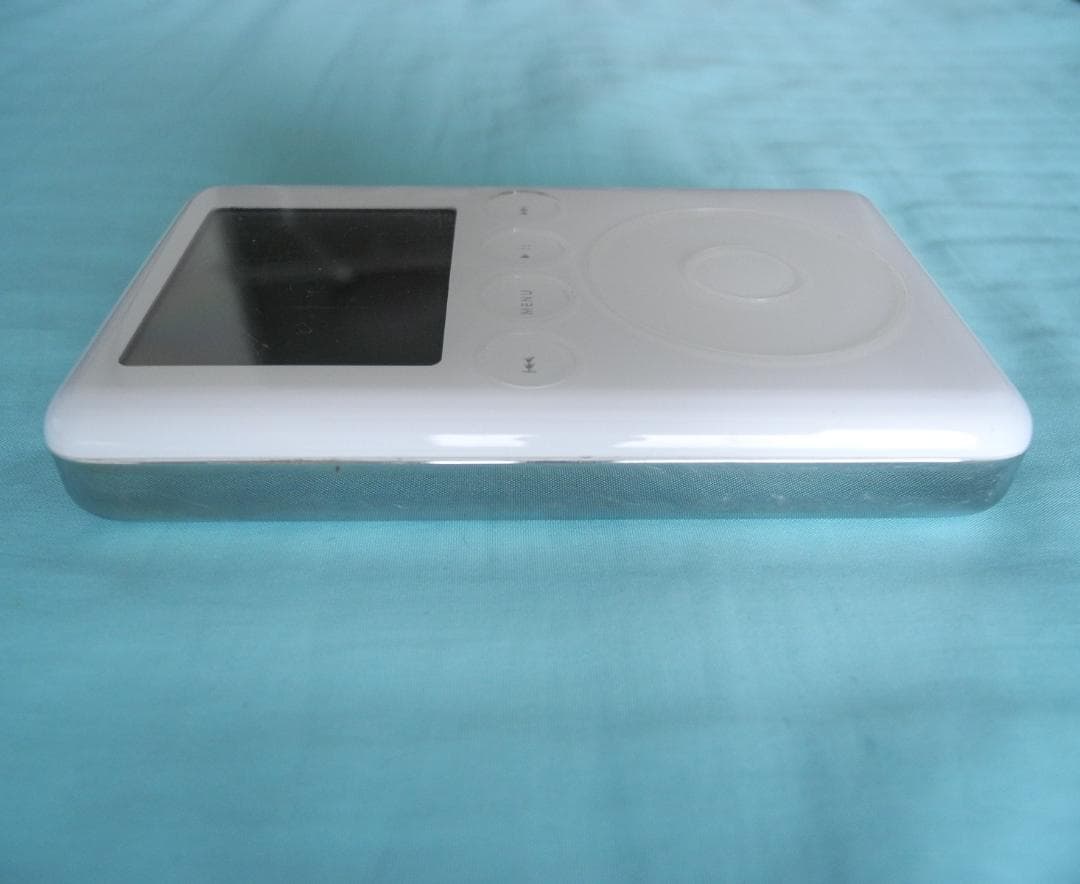 動作品　第3世代iPod　ACアダプター付き