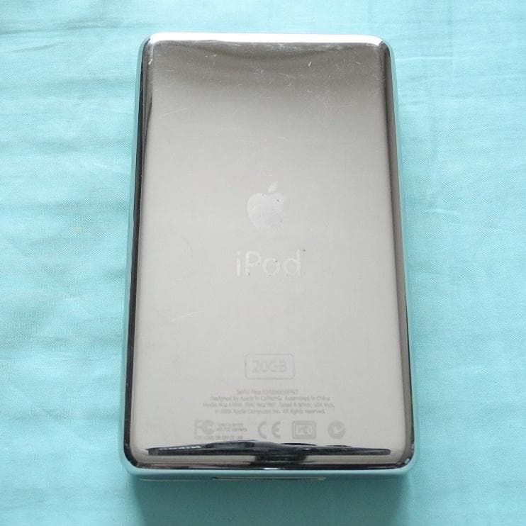 動作品　第3世代iPod　ACアダプター付き