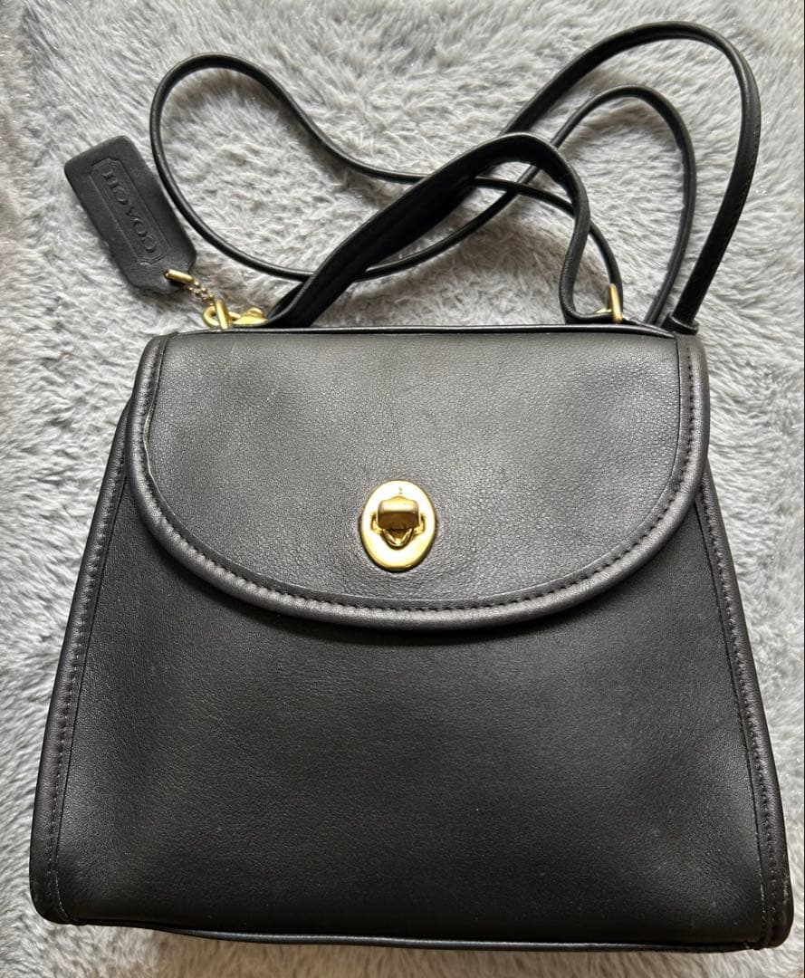 オールドCOACH正規品 黒のレザーフラップバッグ