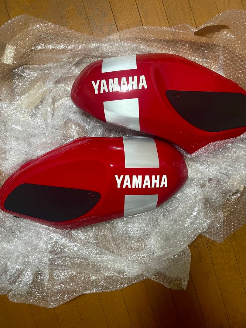 xsr900 タンクカバー　ビビットレッド