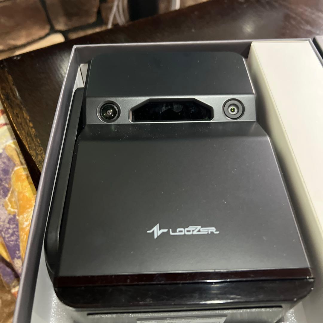 ルーザー　壁短焦点プロジェクター 　SP01