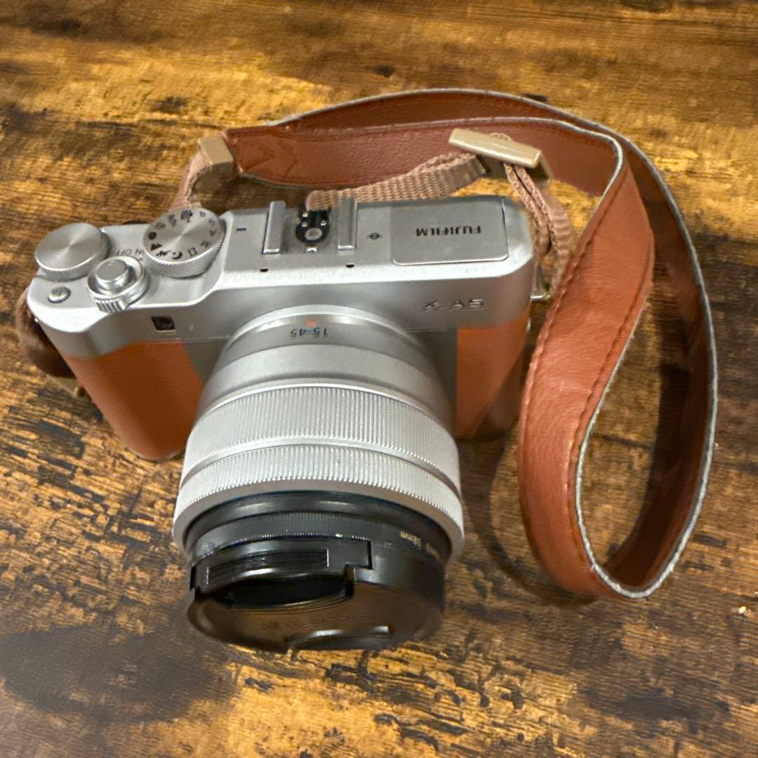 Fujifilm X-A5 シルバー/ブラウン