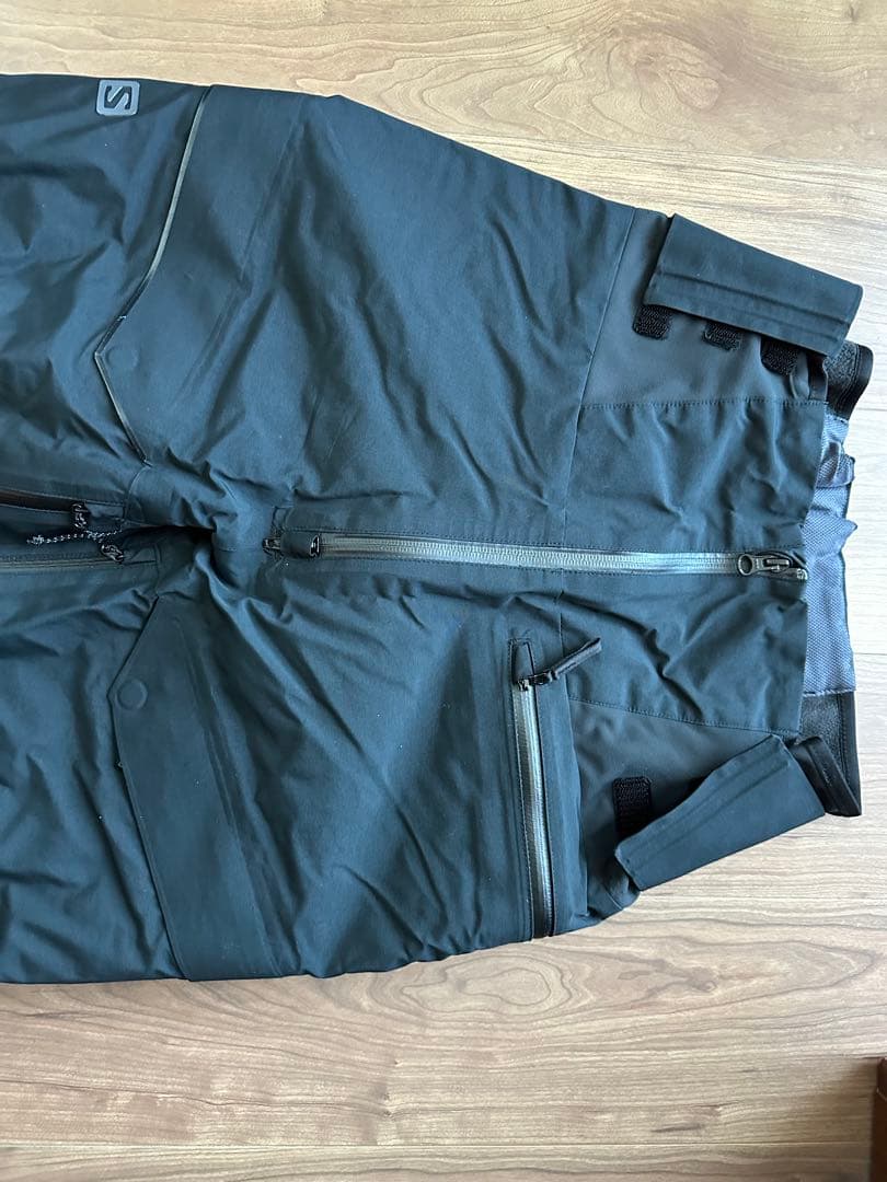 【美品】Salomon ブラック スキーウェア