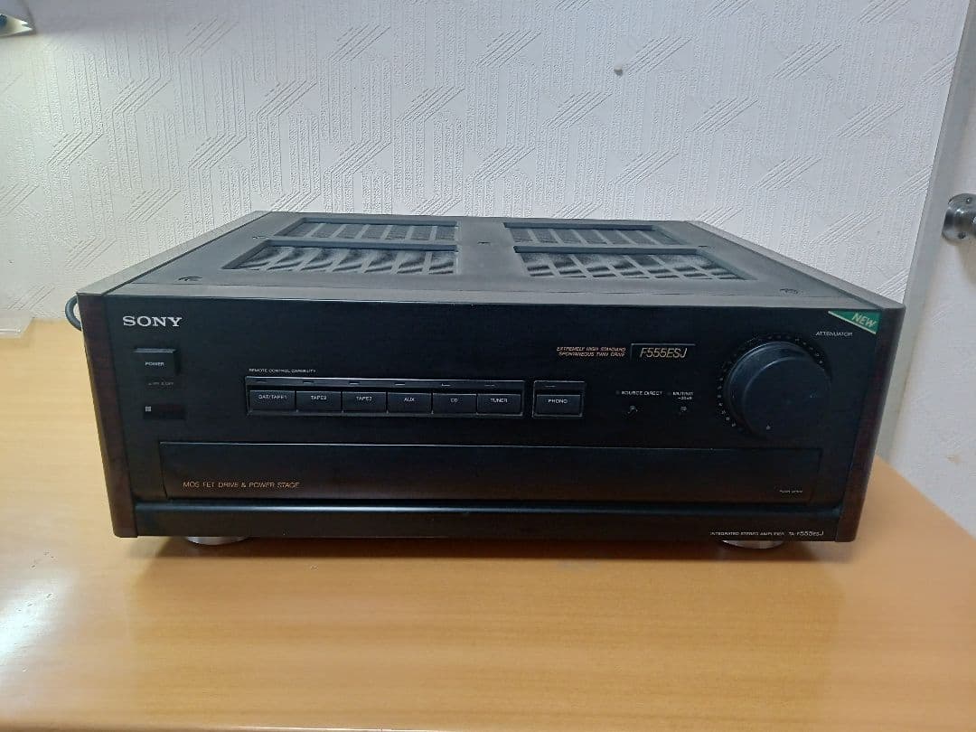 トモ　SONYプリメインアンプ　TA-F555ESJ通電確認のみ