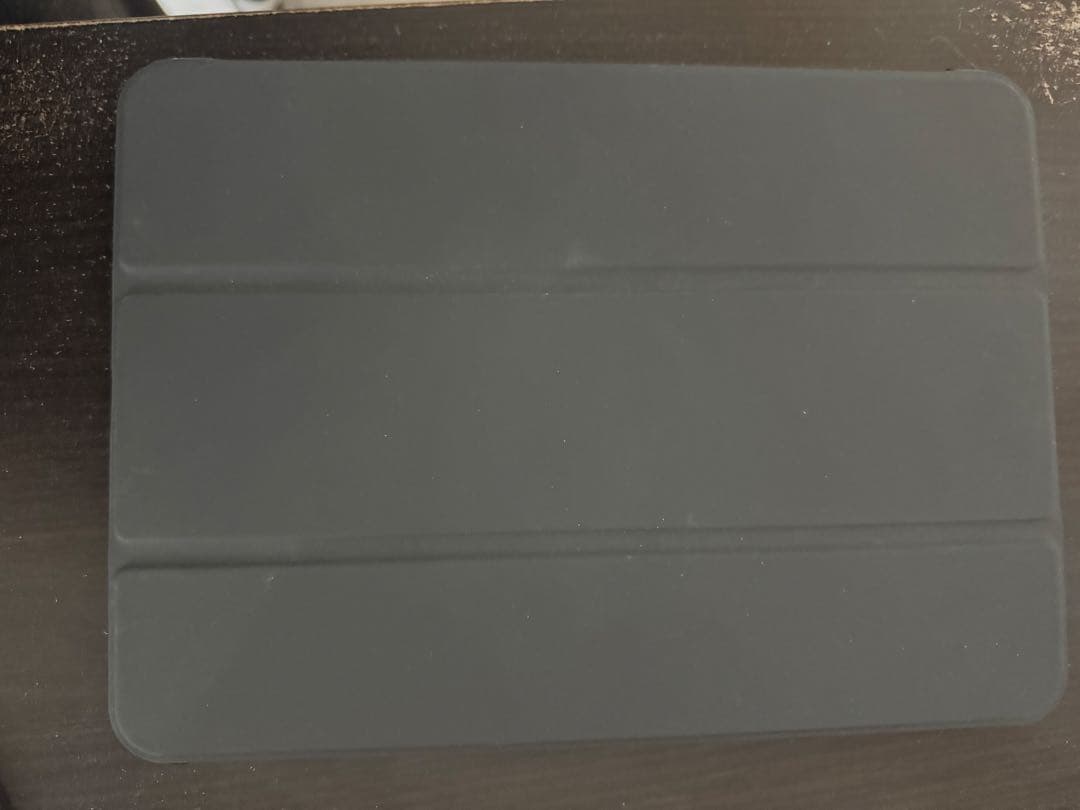 Apple iPad Air 第5 スペースグレー10.9インチ カバー付き