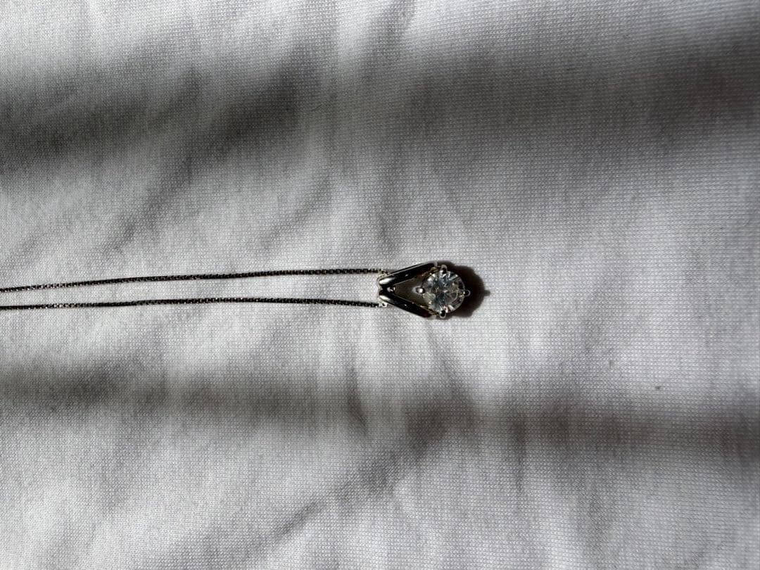 クリスタル風ストーン付きネックレス　pt850、pt900刻印