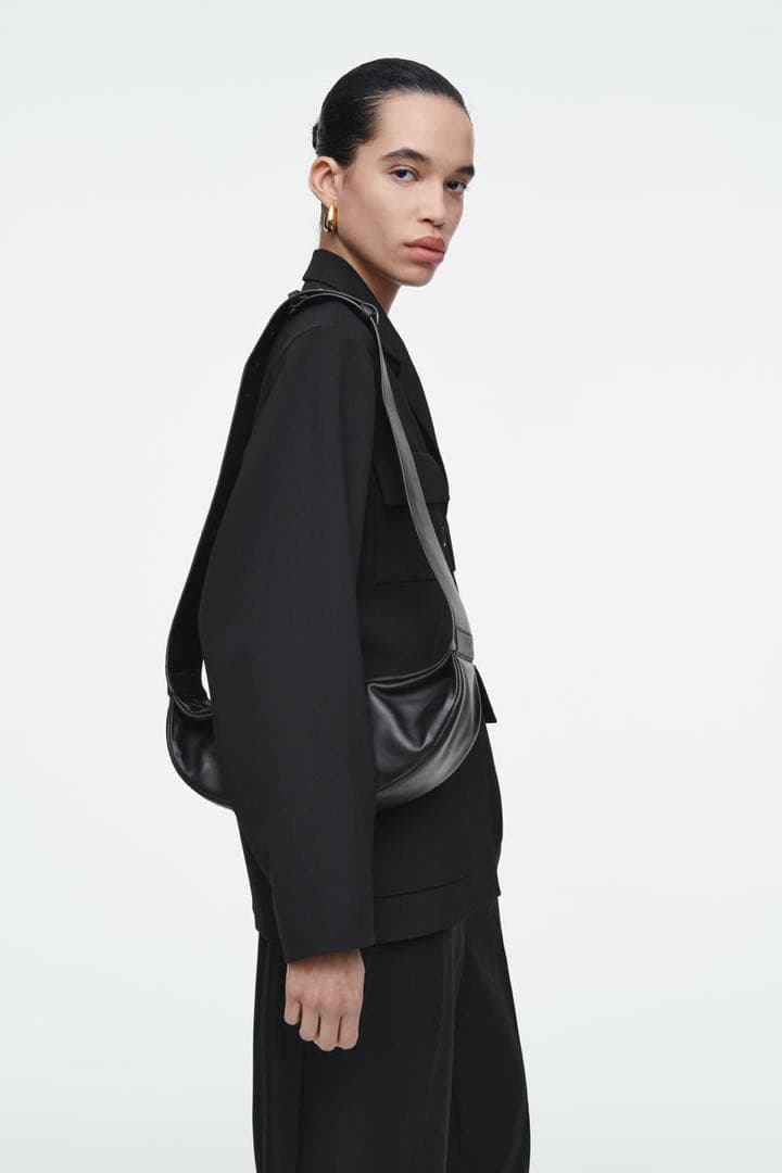 【COS】レザープリーツベルトバック