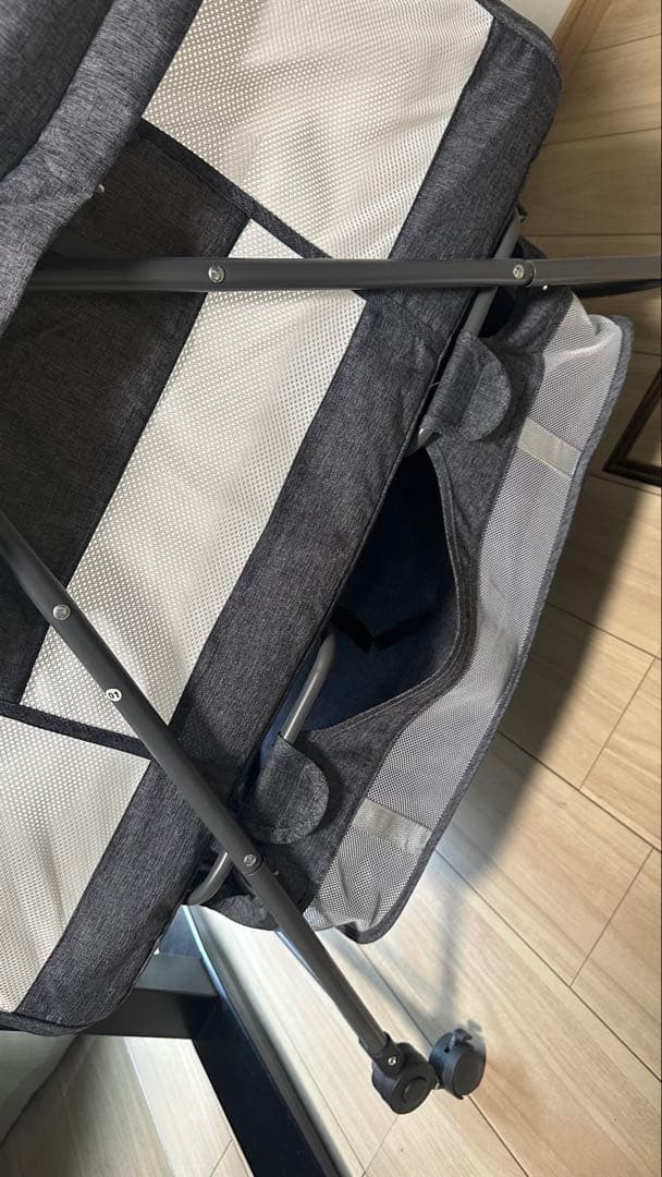 zoobly 折りたたみ式グレーのベビーベッド