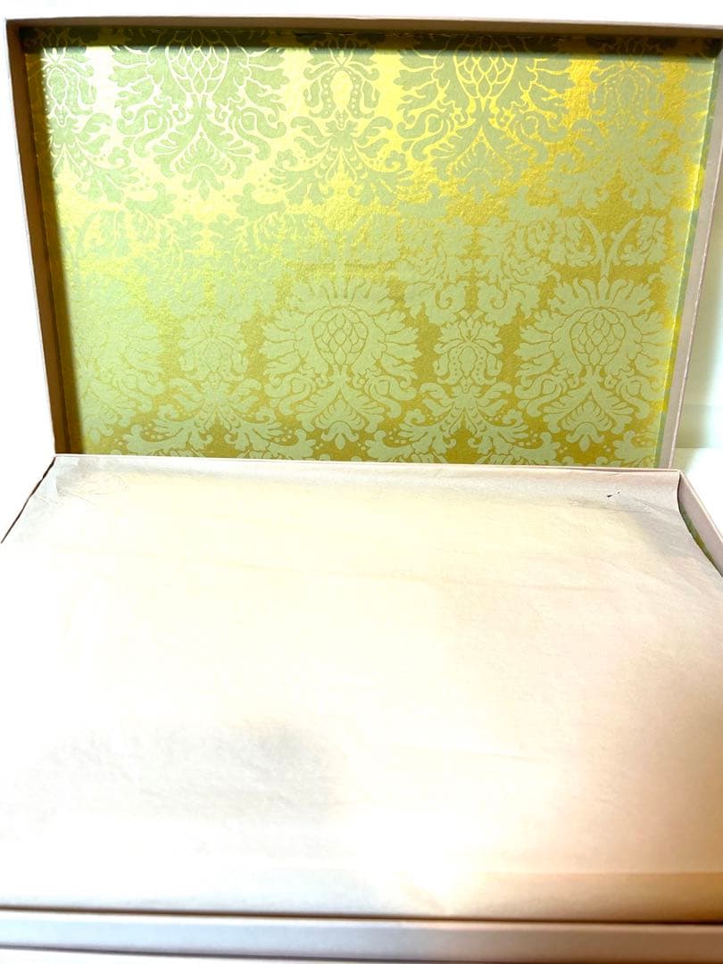 ★ mｍczo ★miumiu ミュウミュウ　スタッズ　クラッチバッグ