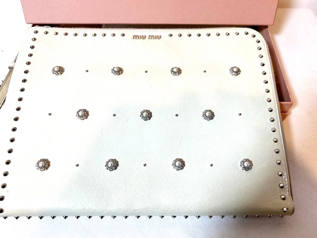 ★ mｍczo ★miumiu ミュウミュウ　スタッズ　クラッチバッグ