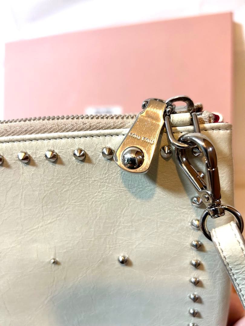 ★ mｍczo ★miumiu ミュウミュウ　スタッズ　クラッチバッグ