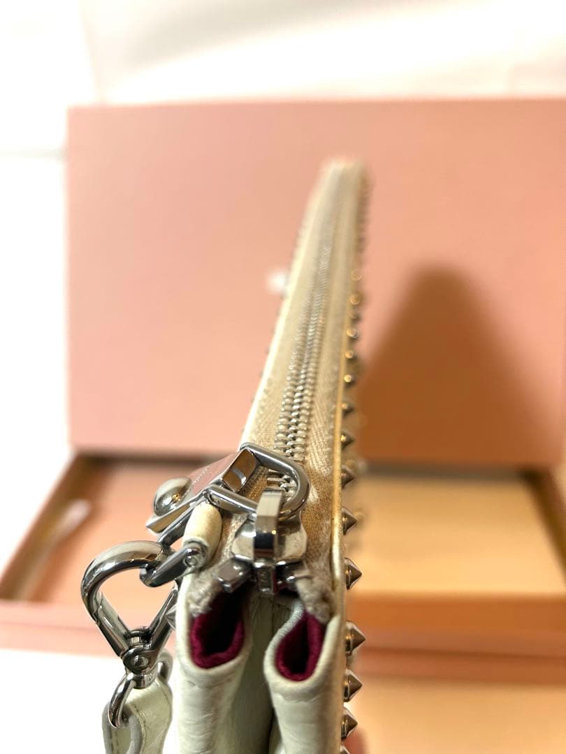 ★ mｍczo ★miumiu ミュウミュウ　スタッズ　クラッチバッグ