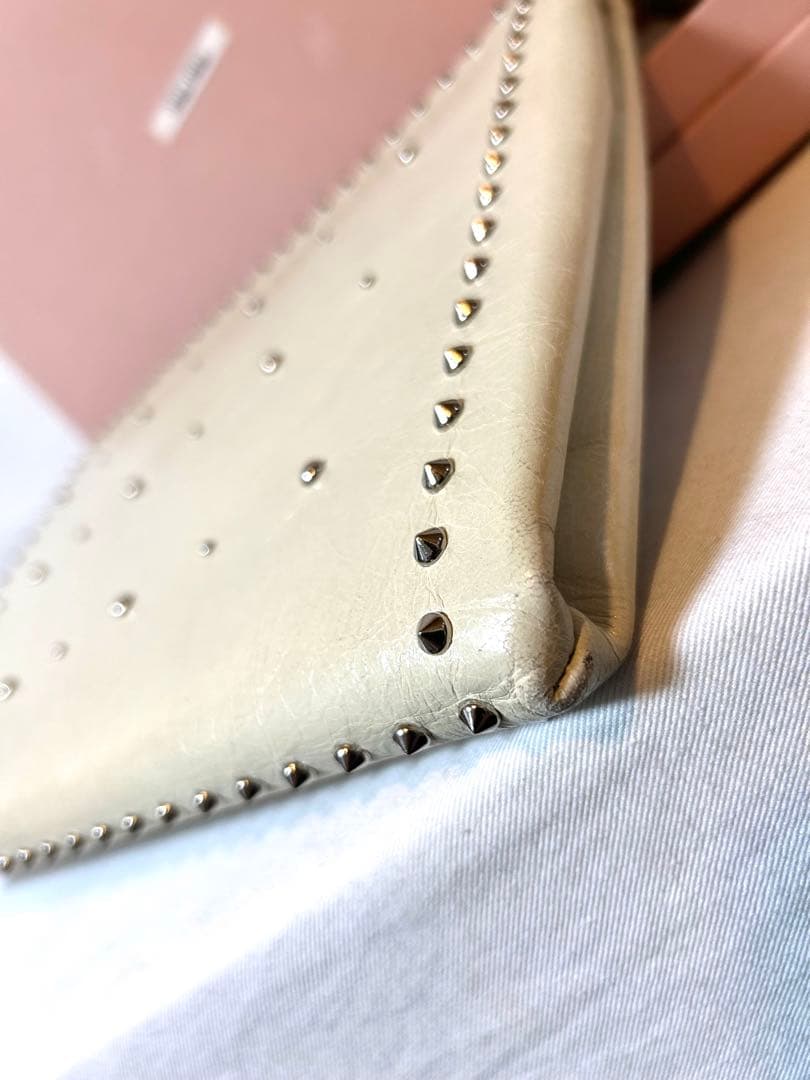 ★ mｍczo ★miumiu ミュウミュウ　スタッズ　クラッチバッグ