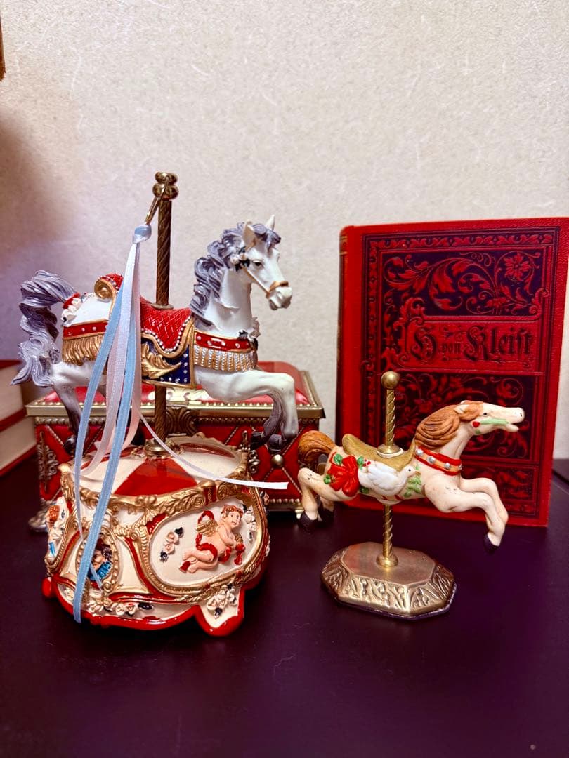 フランス　アンティーク　缶　メリーゴーランド　カルーセル　洋書　置物　本　貯金箱