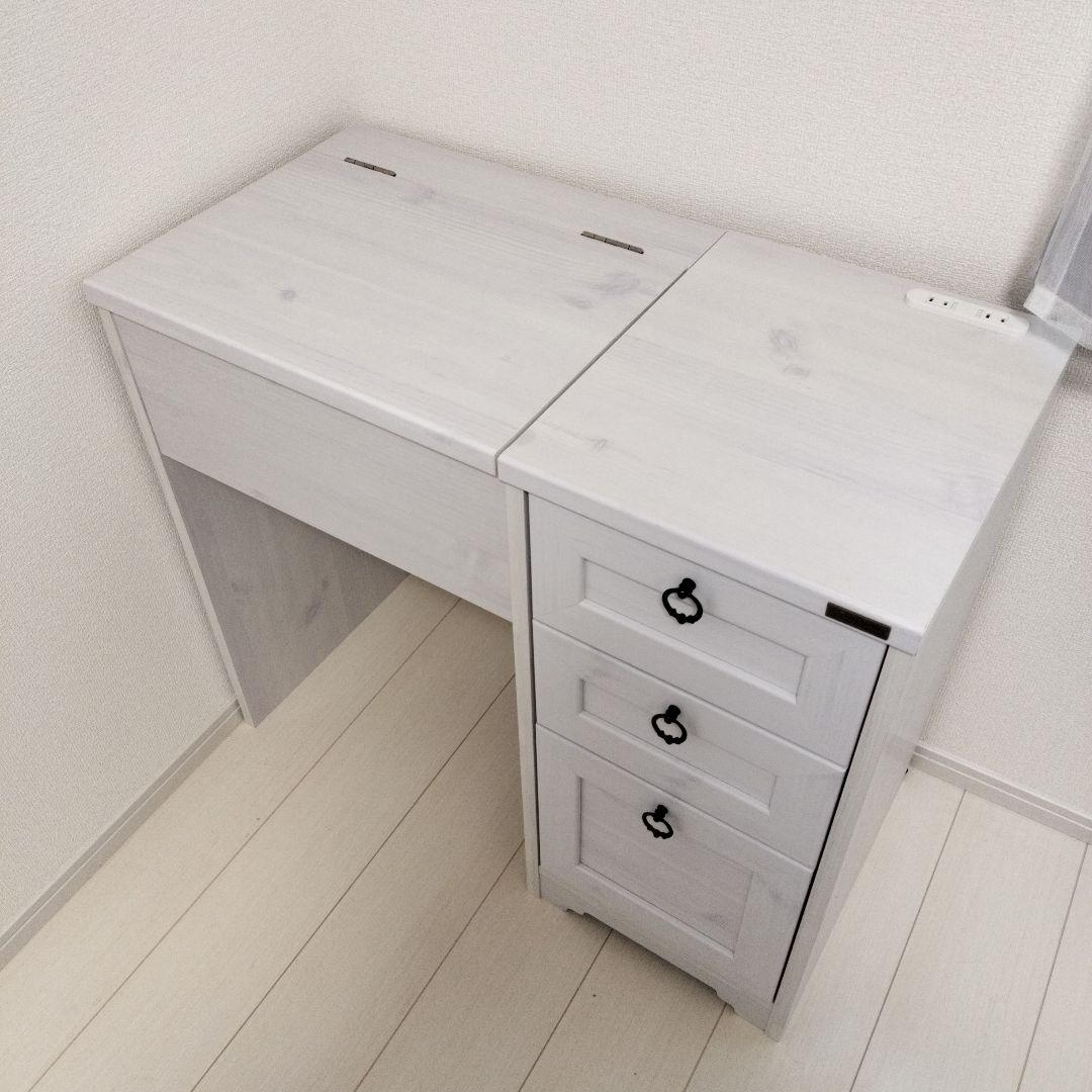 ドレッサーデスク　スツール付き
