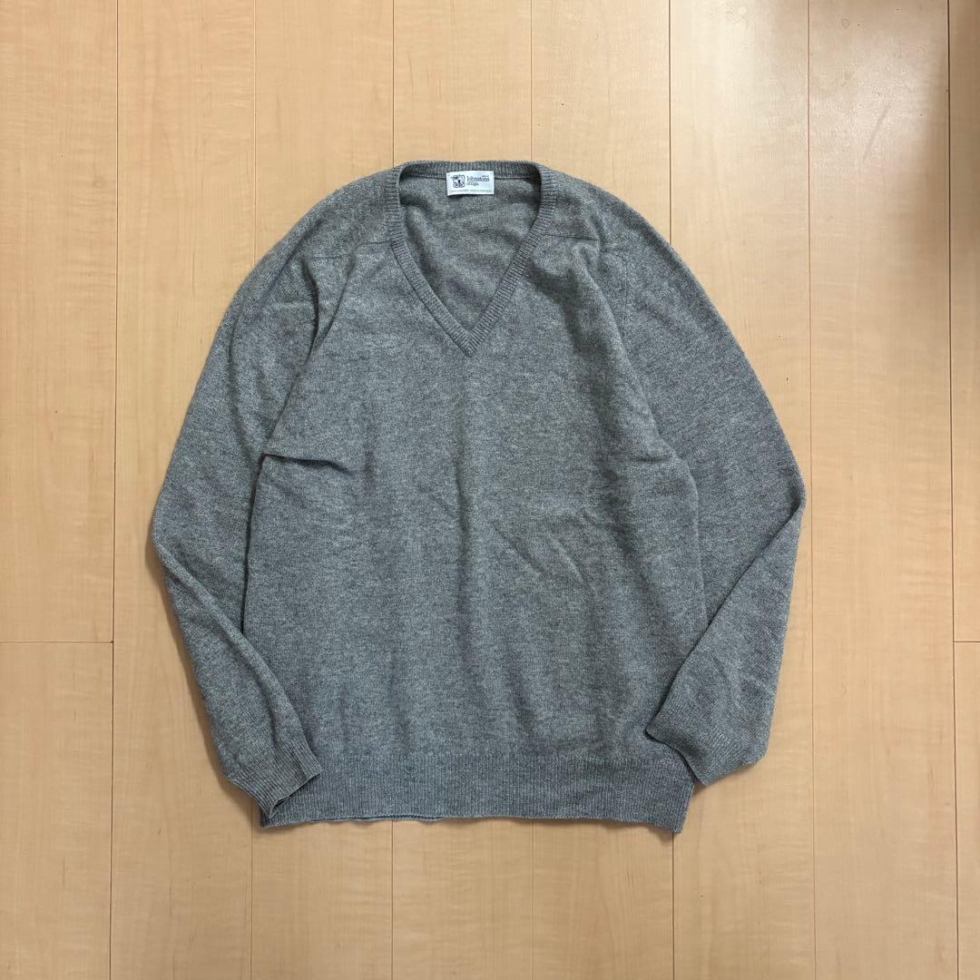 Johnstons of Elgin カシミヤ Vネックセーター