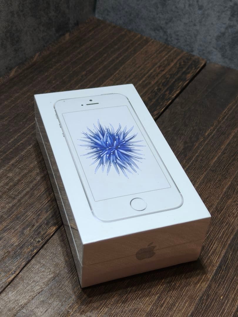 新品未開封 iPhone SE 128GB