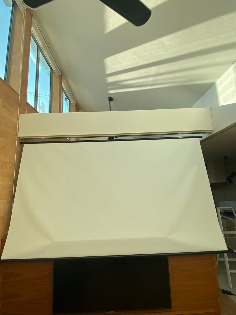プロジェクタースクリーン110インチ