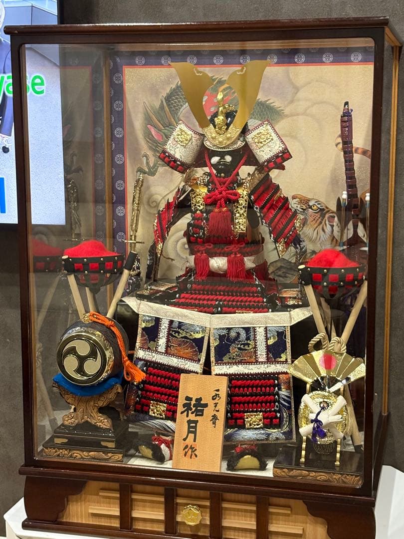 五月人形 武士の鎧飾り ケース付き