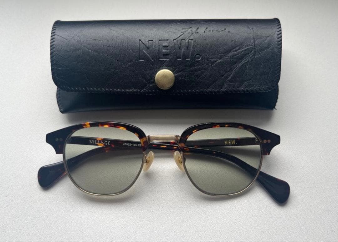 NEW. サングラス VILLAGE ライトグリーンレンズ