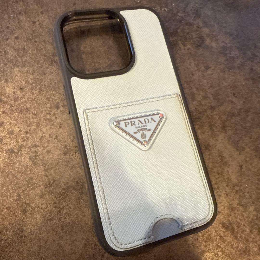 PRADA iPhone16pro ライトブルー　サフィアーノ