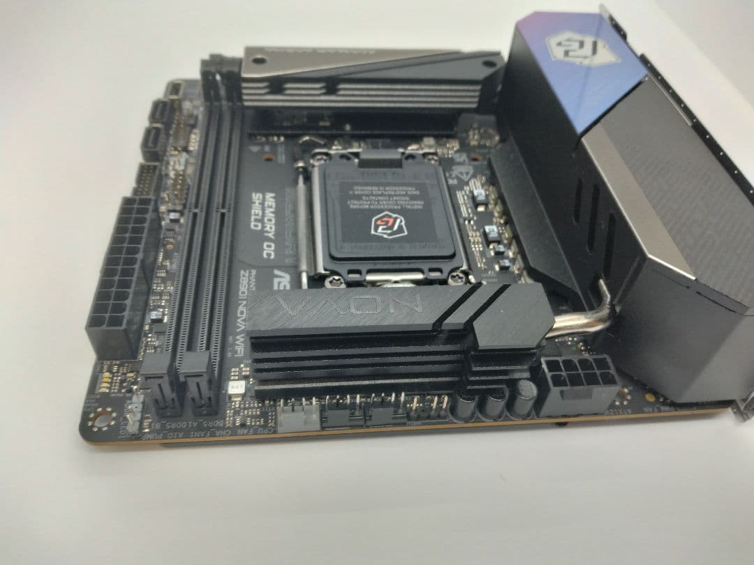 ASRock Z890I Nova WiFi マザーボード