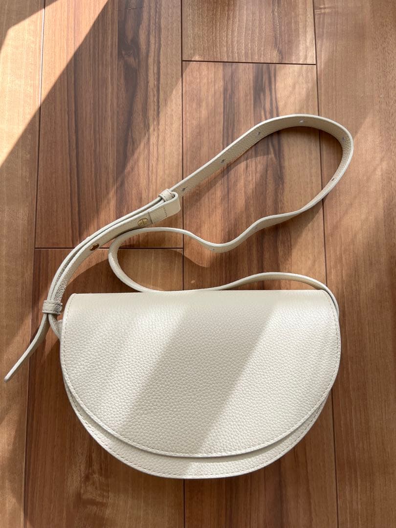 ohga オオガ　PAT BAG 本革　白