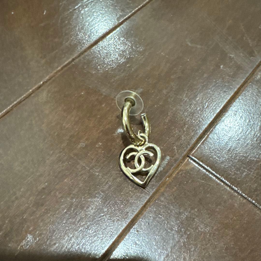 CHANEL ハートピアス片耳