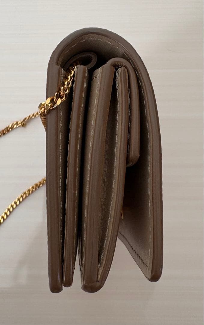 Burberry TB チェーンウォレット（レザー）