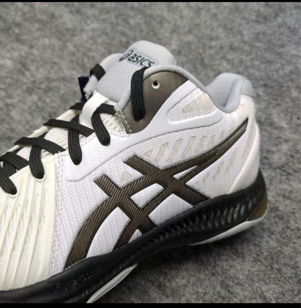 底値！新品タグ付きアシックス　バレーボールシューズ24.5cm