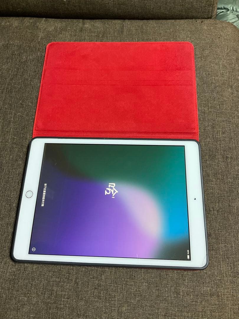 iPad (第7世代) 32GB 赤色カバー付き