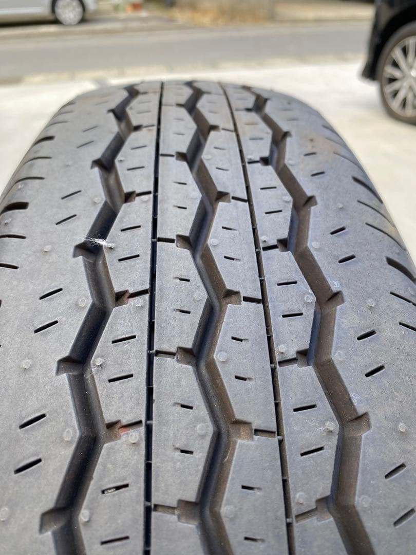 ハイエース 純正タイヤ 新車外し 195/80R15 4本