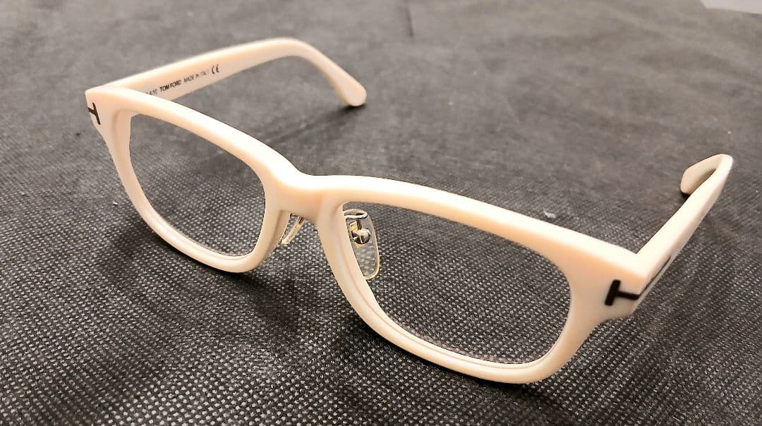 TOM FORD TF5182 ホワイトフレーム トムフォード